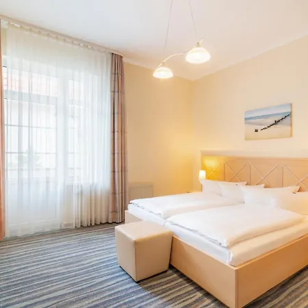 Strandhotel Seerose 4* Kölpinsee