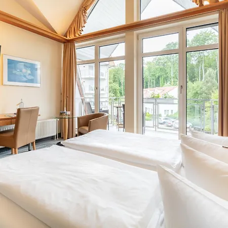 Strandhotel Seerose 4* Kölpinsee