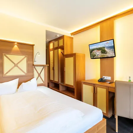 Strandhotel Seerose Hotell Kolpinsee