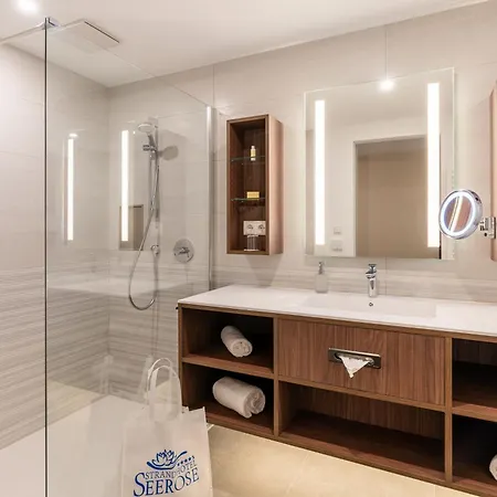 Strandhotel Seerose Hotell Kolpinsee