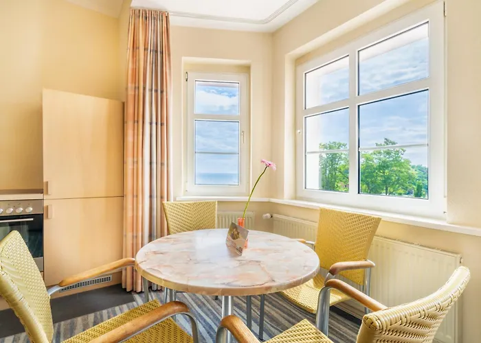 Strandhotel Seerose Hotel Ostseebad Kölpinsee